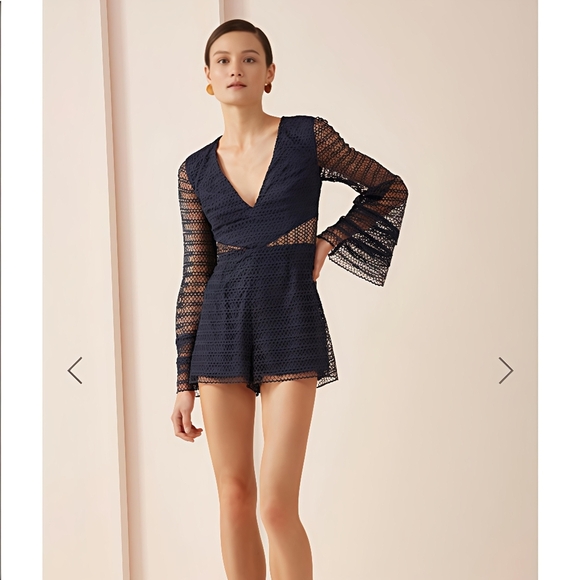 Keepsake The Label Nwot All Night Lace Embroidered Playsuit Bell Sleeve Navy LG - Picture 1 of 12